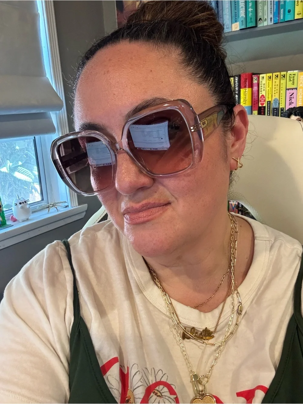 QUAY: Like New / “Full Glam” sunglasses in Doe Brown Fawn